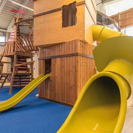 아파트 6 Person In