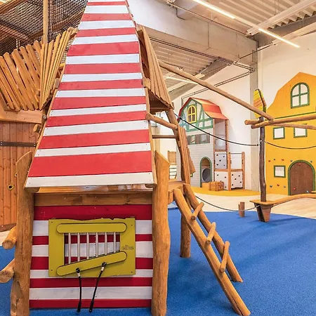 6 Person In 아파트 *