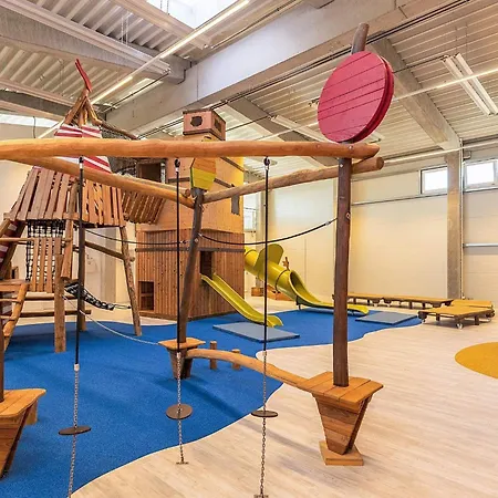 6 Person In 아파트 *